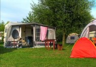 Pole namiotowe i dom wczasowy 